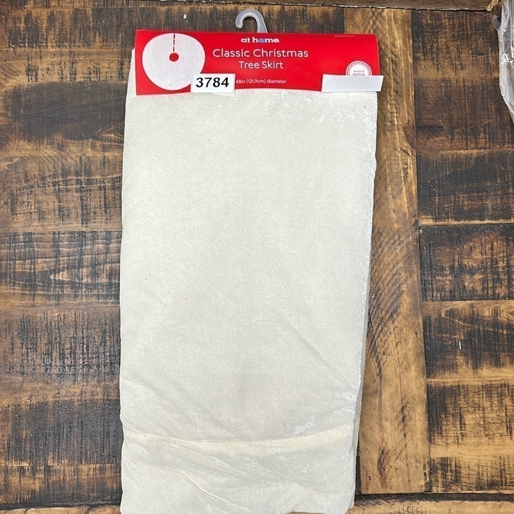 Classic Christmas tree skirt new with tag 48” made in India